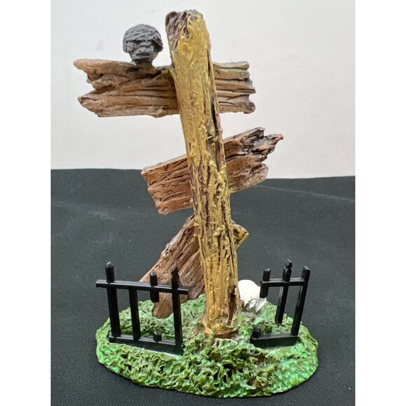 Lemax Spooky Town Signpost Figurine Halloween Decor 2009 Exclusive Collectible - Picture 3 of 7